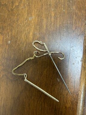 Gold-Tone saber/sword Stick Pin and Chain Accessory
